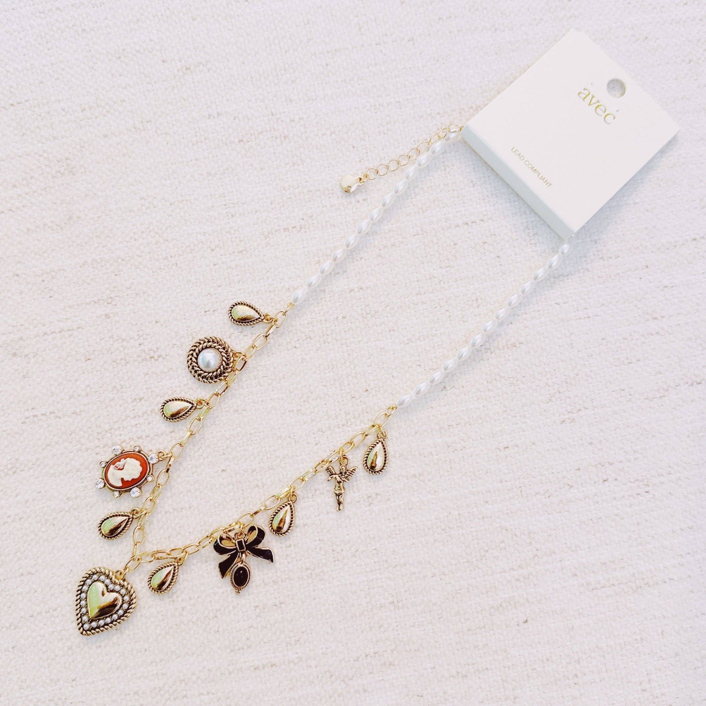 Heart & Cameo Charm Necklace – Romantic Gold Chain with Bow and Vintage-Inspired Details