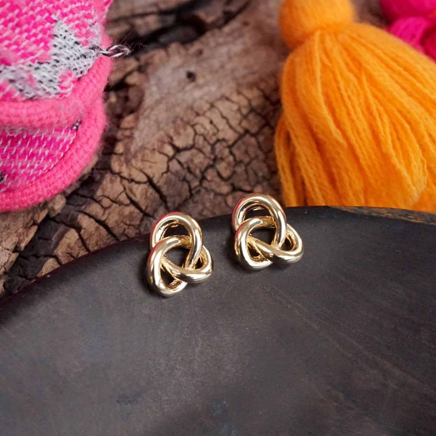 Love Knot stud