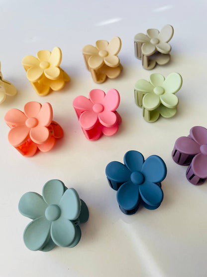 Hair Claw Clips: Mini Flower